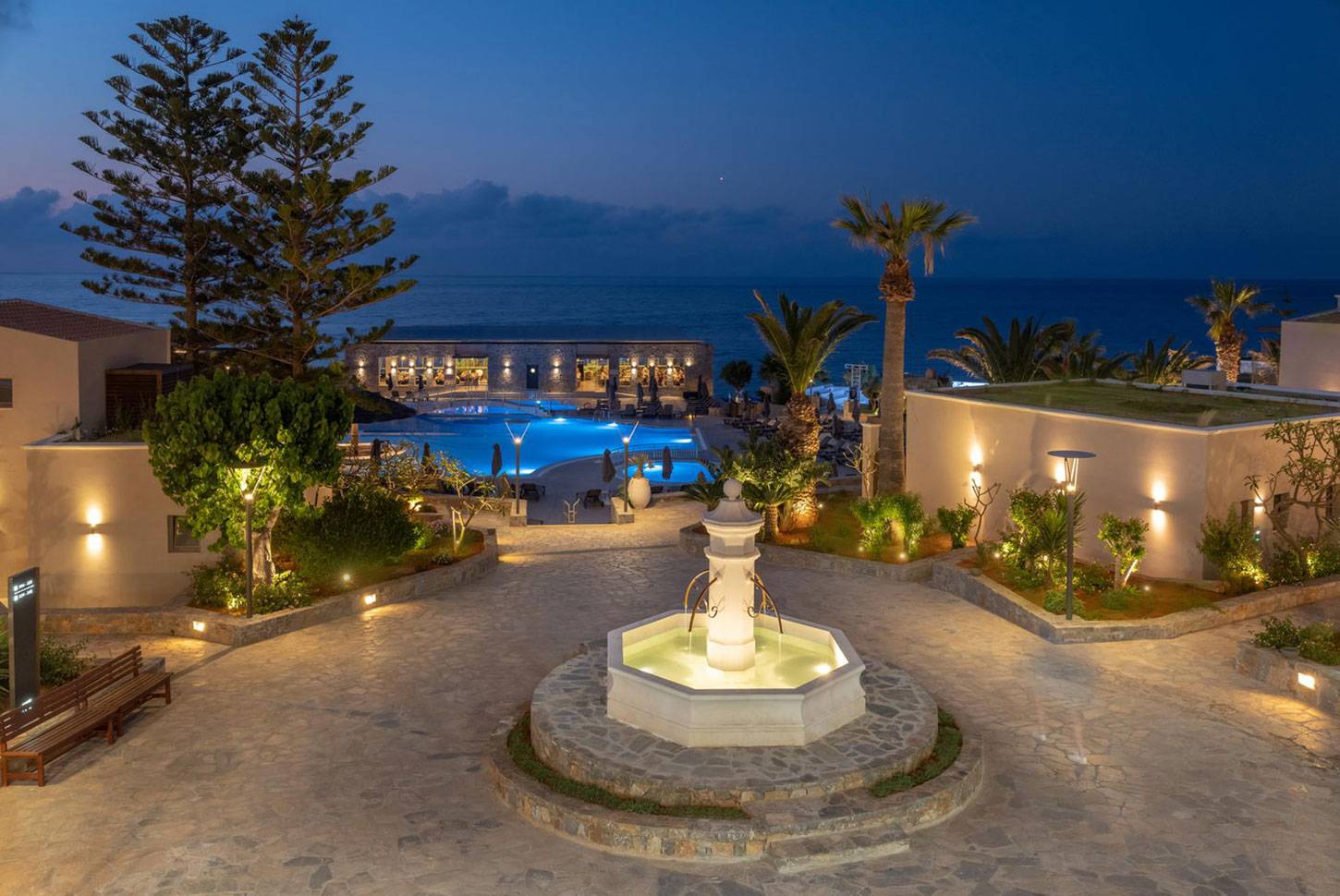 Pleintje op het resort van onze tennisreis naar Kreta