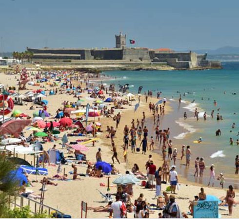 carcavelos-beach-and