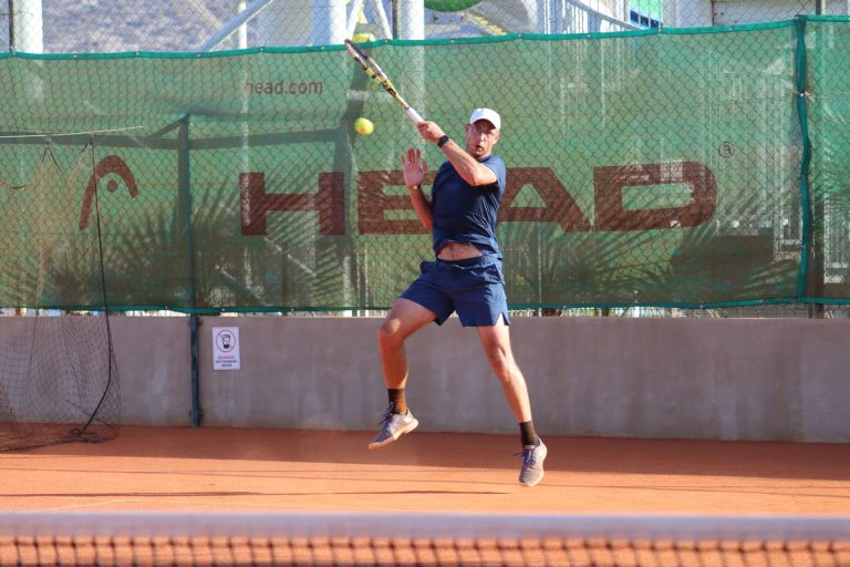actiefoto tijdens tennisreis